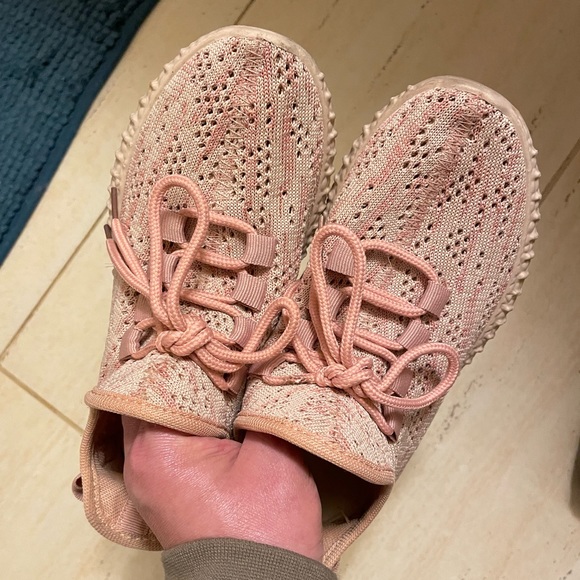 Yeezy Style Shoes , Size 36, Fit 35.5 ~ 36, US 5.5 - Picture 2 of 6